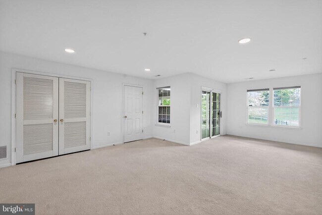 Photo - 1034 Meandering Way