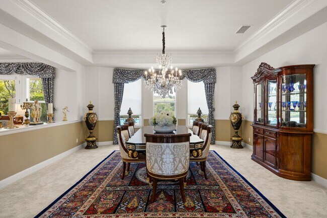 Photo - Exquisite Luxury Living in the Moorpark Co...