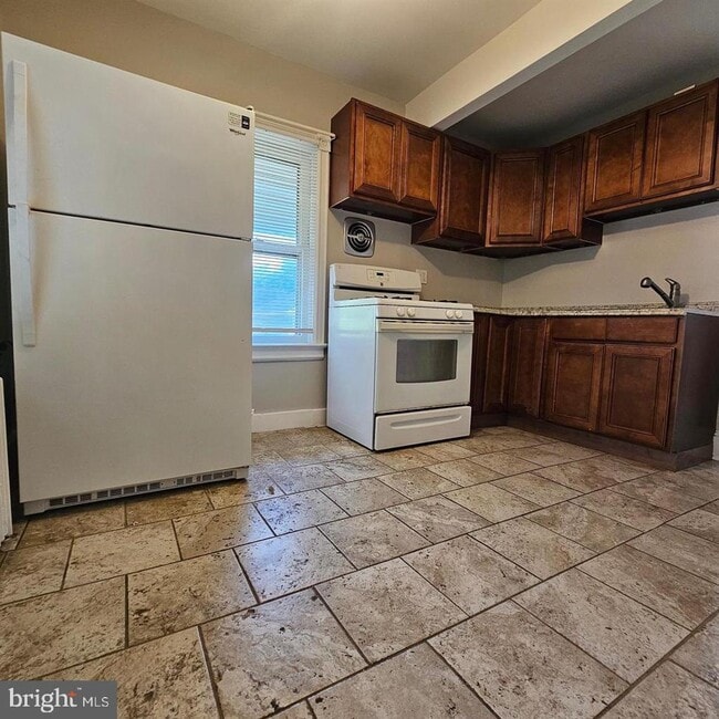 Photo - 2635 Nottingham Way