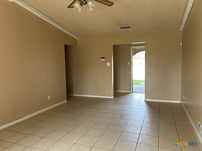 Photo - 2404 Carnation Dr