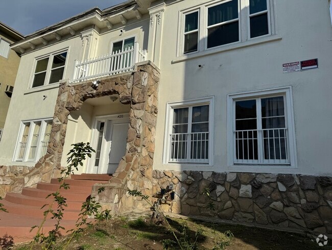 Building Photo - 420 S Berendo St Unit 3 Rental