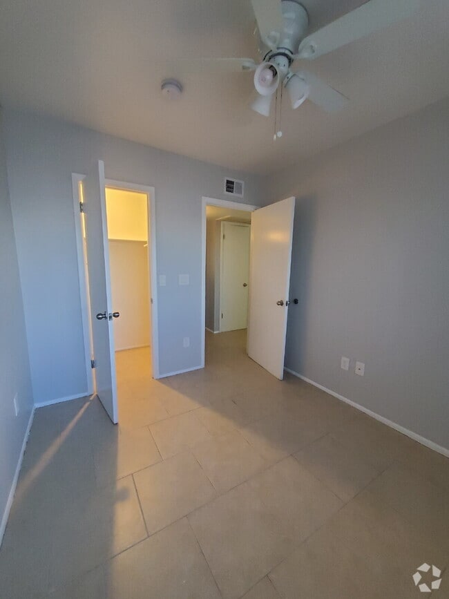 Building Photo - OPEN HOUSE WED 7/23/25 3:00 PM 
Stylish 2 ... Unit Apt 5