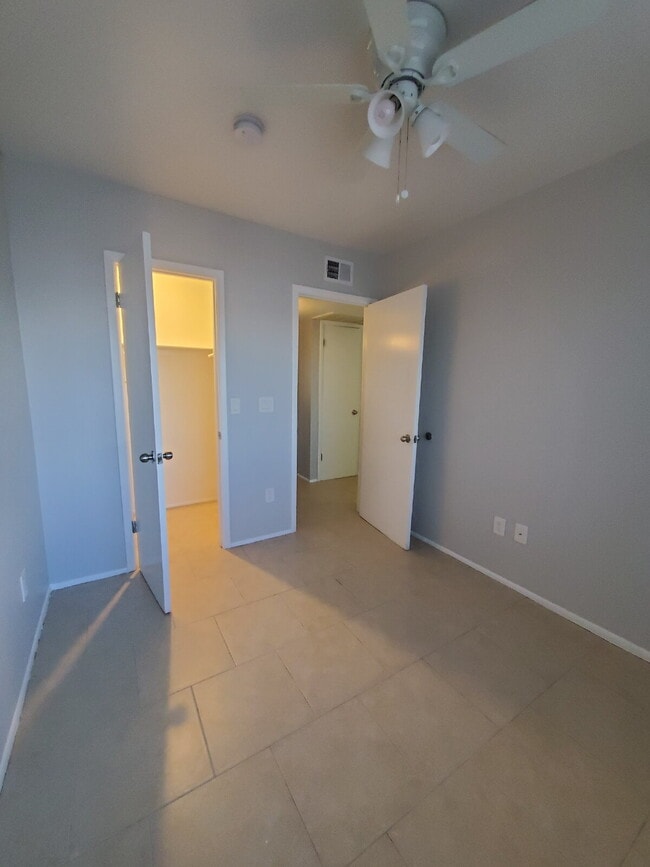 Building Photo - Stylish 2 Bed, 2 Bath Townhome in Great Lo... Unit Apt 5