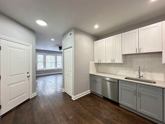 Building Photo - 1224 W Rosemont Ave Unit 1 Rental