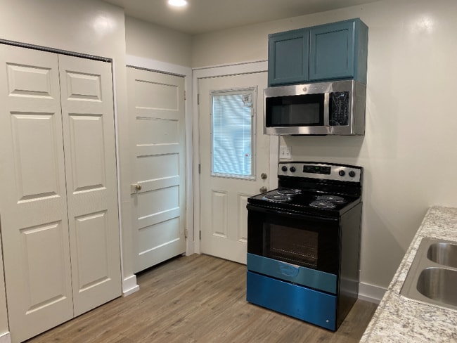 Photo - 508 W 6th St