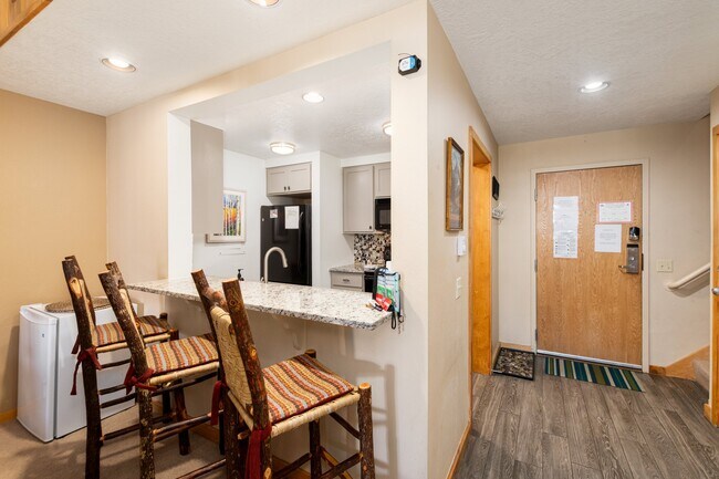 Photo - 21680 US-6 Unidad 2058