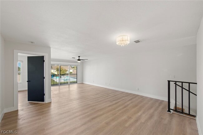 Photo - 1535 Trafalgar Ln