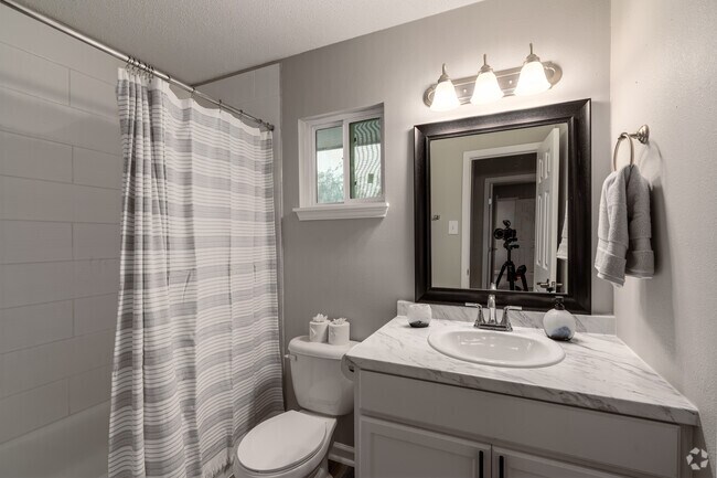 2BR, 1.5BA - 1063SF - Primary Bathroom