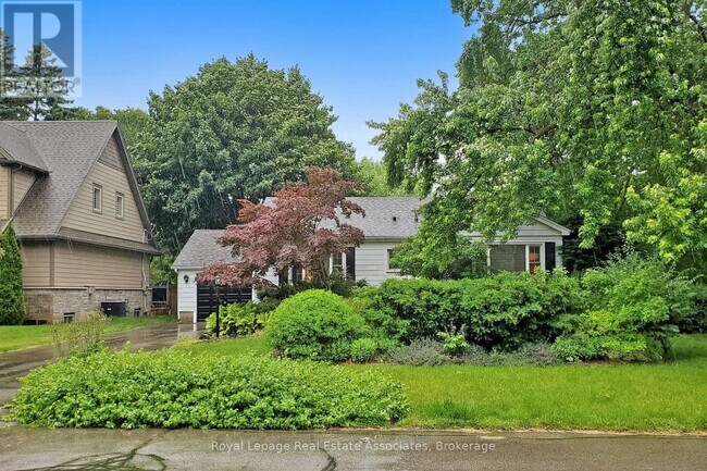 Photo - 925 Kingsway Dr