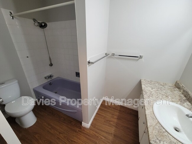 Photo - 10531-10154 154 St