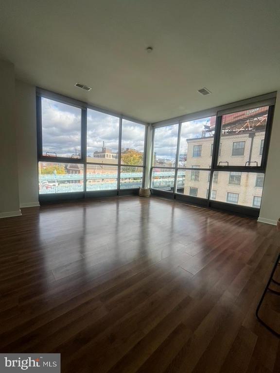 Building Photo - 401 Race St Unit 407