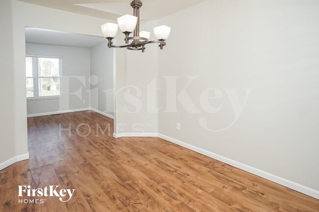 Photo - 935 Saffron Ln