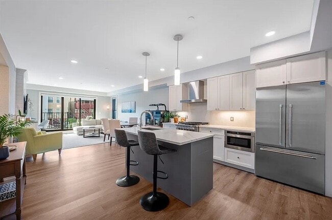 Photo - 765 E 3rd St Unidad 201