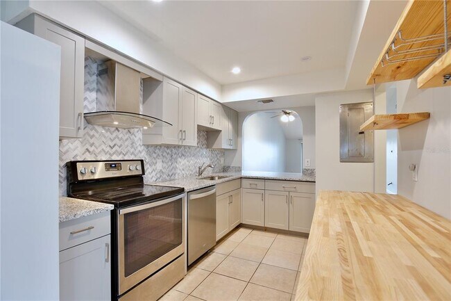 Photo - 5429 Vineland Rd Unit 00