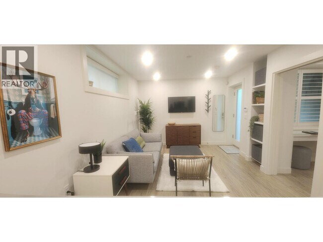 163 W 20th Ave