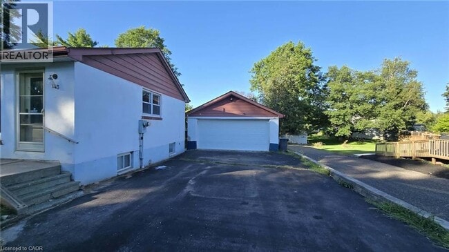 Photo - 143 Confederation St
