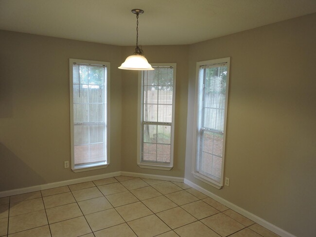 Photo - 150 W Old Mill Way