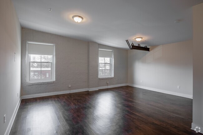 0HAB, 1BA - 617SF - 1618 Bank