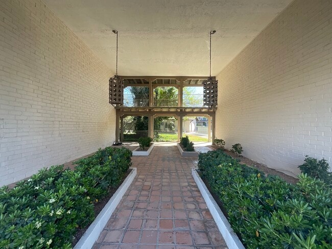 Photo - Monterrey East & Vista Sierra Apartments
