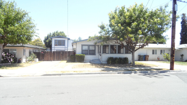 ***COMING SOON*** Adorable 3+ Bedroom 1+ B... - ***COMING SOON*** Adorable 3+ Bedroom 1+ B... House
