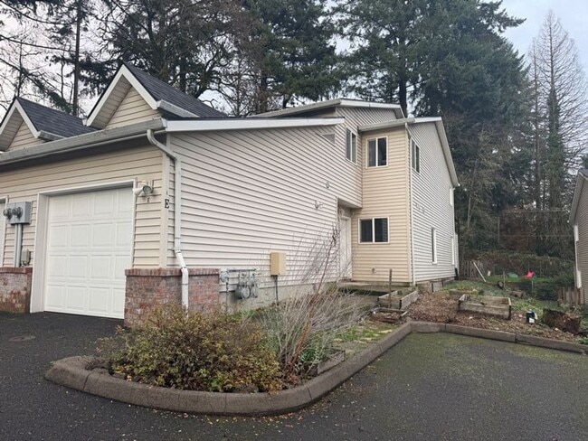 Building Photo - Stunning 2 Bed, 2.5 Bath Townhouse — Fully Renovated!