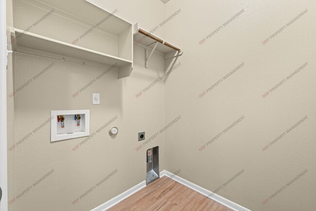 Photo - 5619 Alexandria Dr