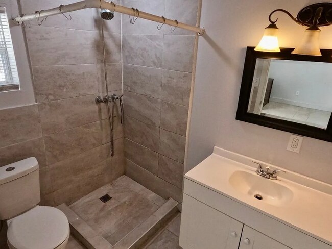 Photo - 606 18th Ave N