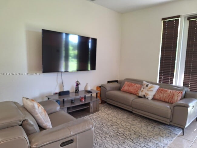 Building Photo - 211xx SW 92nd Ct Rental