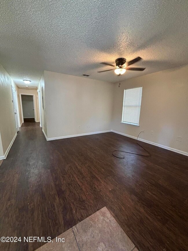 Photo - 420 Sunshine St