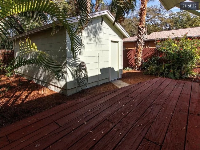 detached garage - 609 Paris Ave S