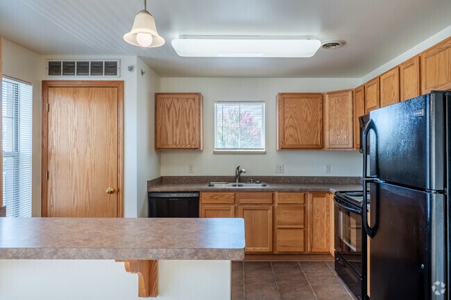 2BR, 2BA - 1,080SF - Kitchen - Cannery Square Apartments