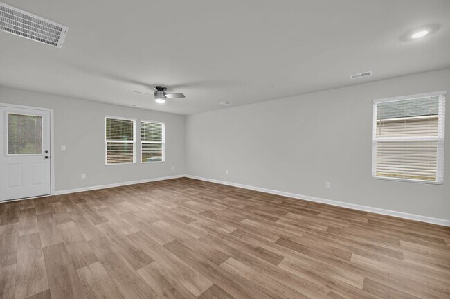 Photo - SPECIAL OFFER - DECEMBER RENT IS FREE