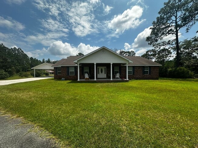 Building Photo - Secluded 3 Bedroom 3 Bathroom Home