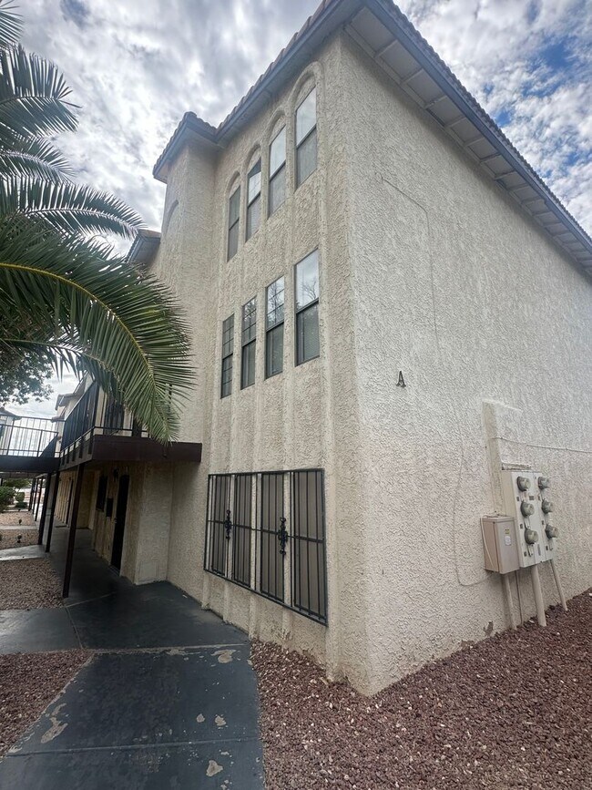 Photo - 2080 E Karen Ave Unit 1