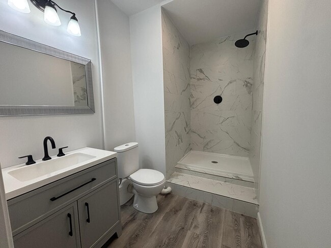 Photo - 305 E Allens Bridge Rd