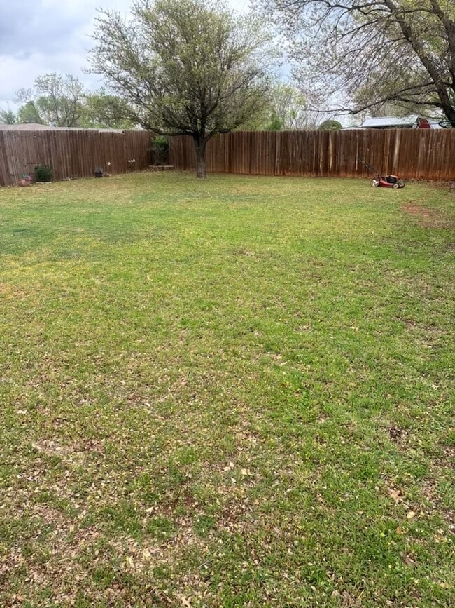 Photo - 811 Huddleston Dr