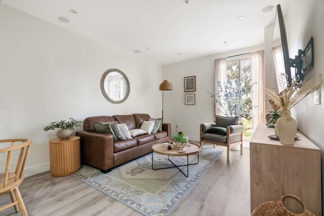 Building Photo - 1501 Front St Unit SI ID1513736P