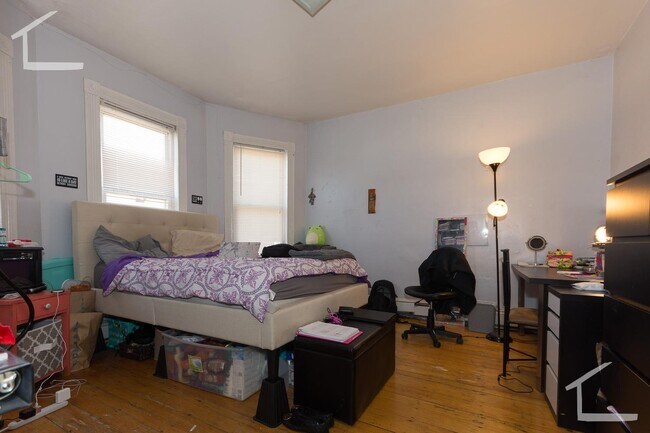 Photo - 168 Hillside St