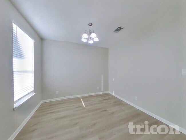 Photo - 3119 Gilbert Garden