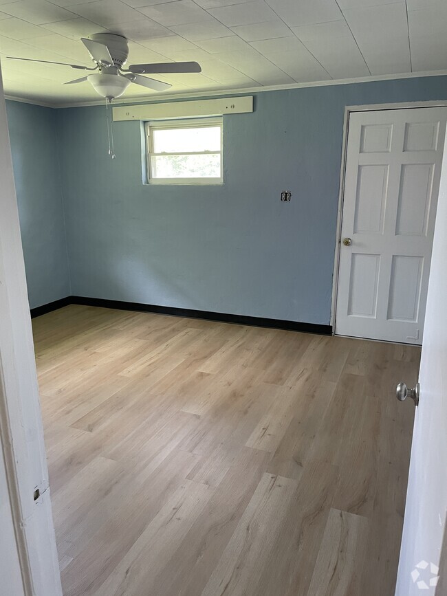 Building Photo - 902 Fern St Rental