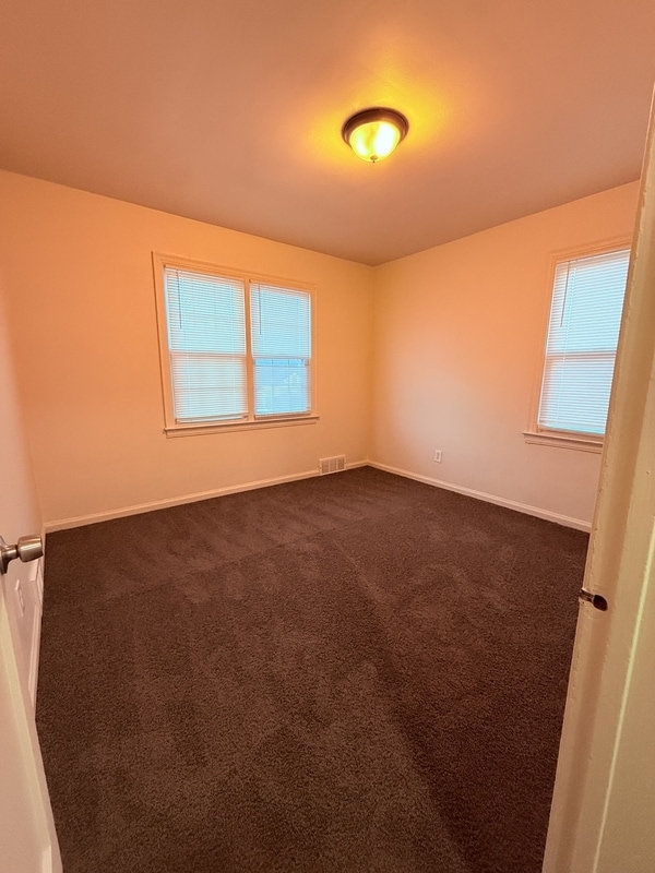 Photo - 9345 Rutherford St