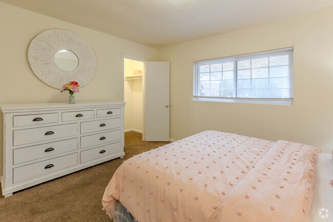2BR, 1.5BA - 988SF