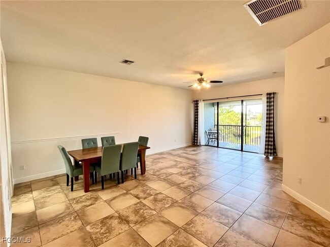 Building Photo - 4820 SW 17th Pl Unit 7