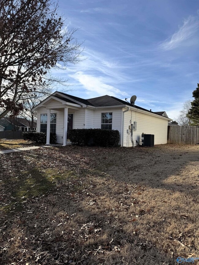 Photo - 107 N W Sugar Bluff Ln