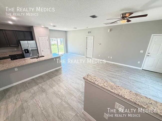 Photo - 130 Dailey St SE