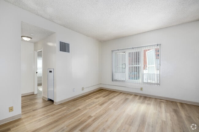 1BR, 1BA - 750SF - Living Room