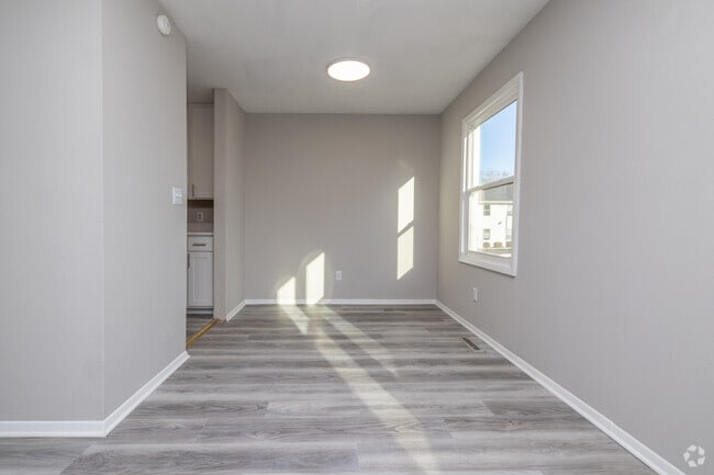 2BR, 1BA - 865SF - Dining Area