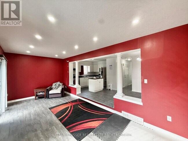 Photo - 691 Oakcrossing Rd
