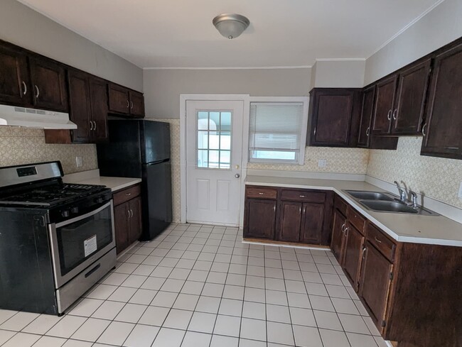 Building Photo - 186 Beacon Ave Unit 2 Rental