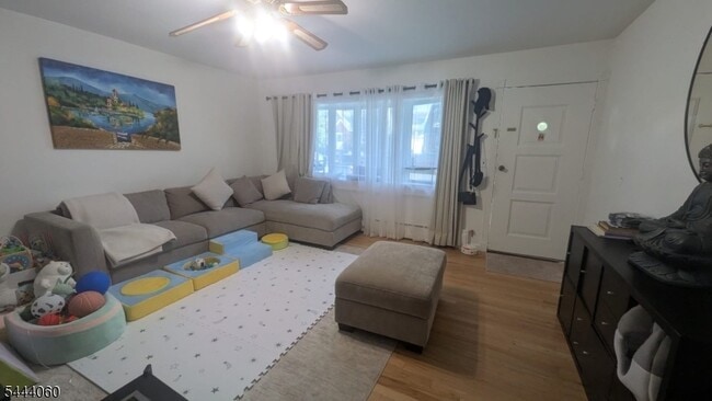 Photo - 100 E 7th St